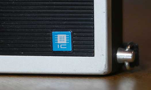 particolare del logo IC sulla Sony ICR200
